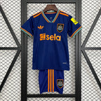 NEWCASTLE II 25/26 CONJUNTO INFANTIL